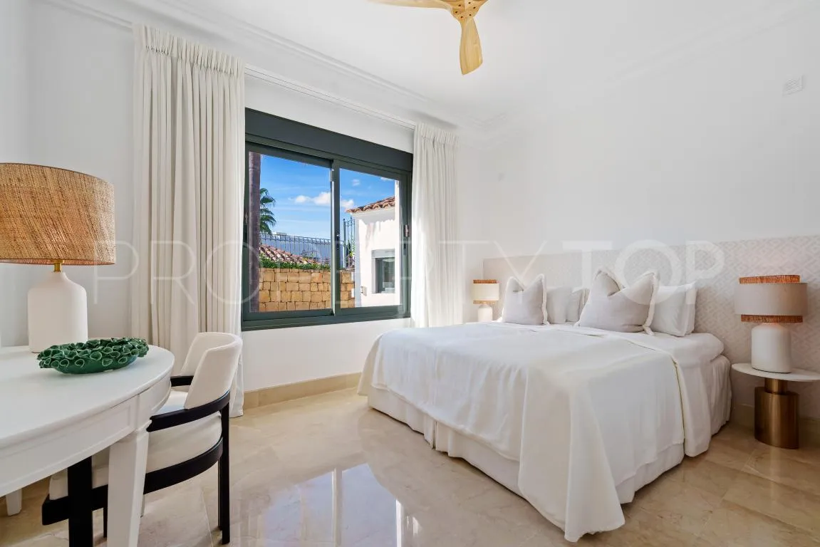 Villa with 4 bedrooms for sale in Nueva Andalucia