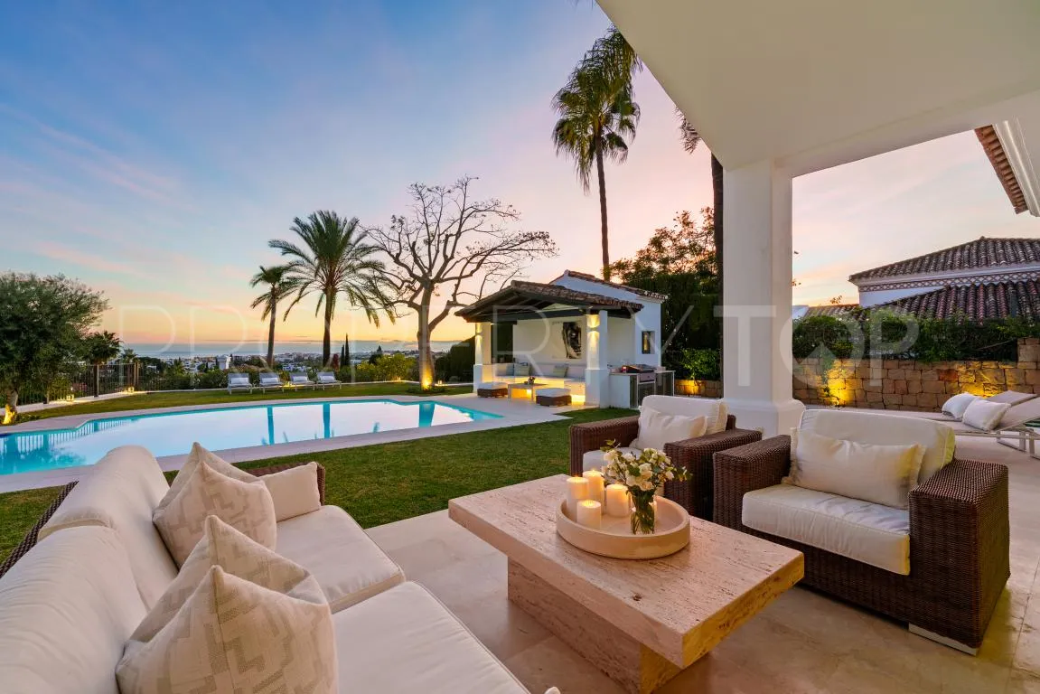 Villa with 4 bedrooms for sale in Nueva Andalucia