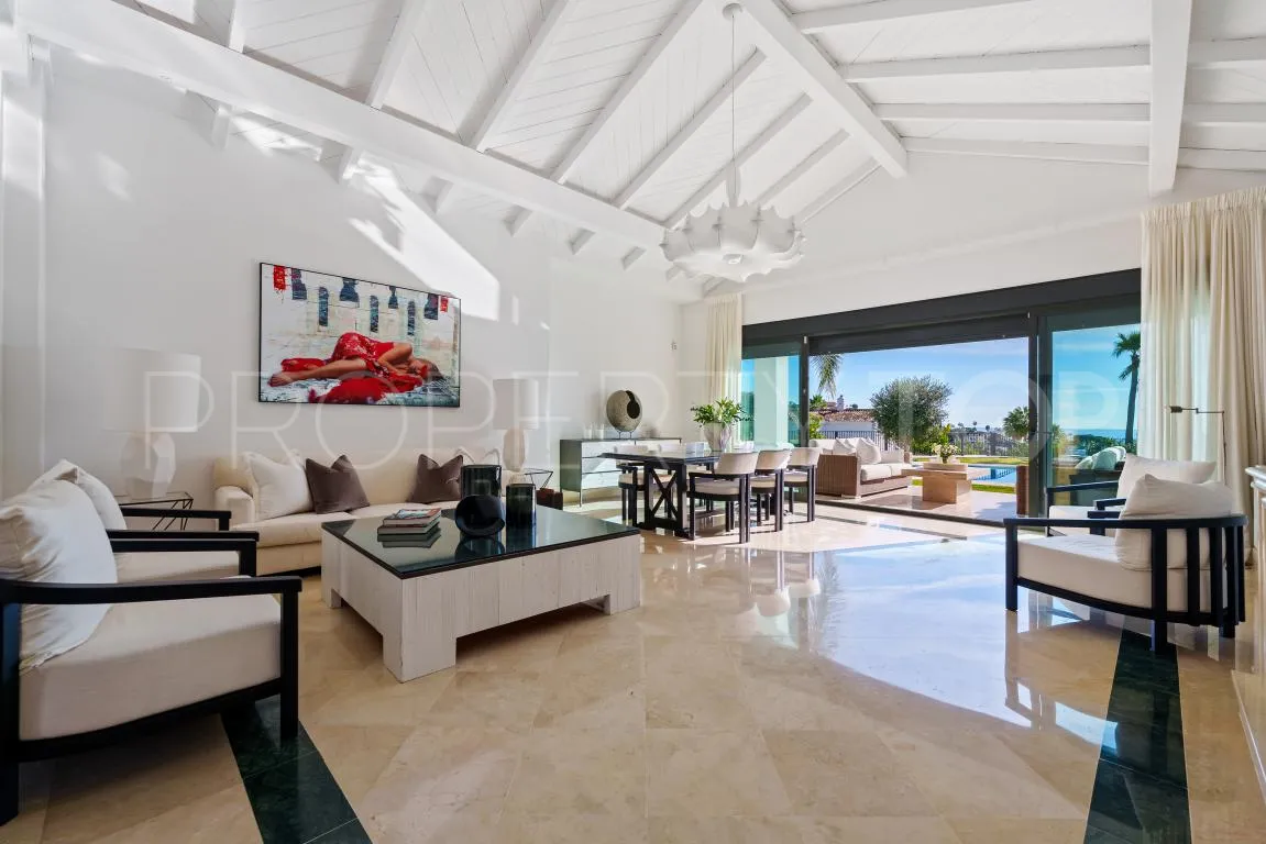 Villa with 4 bedrooms for sale in Nueva Andalucia