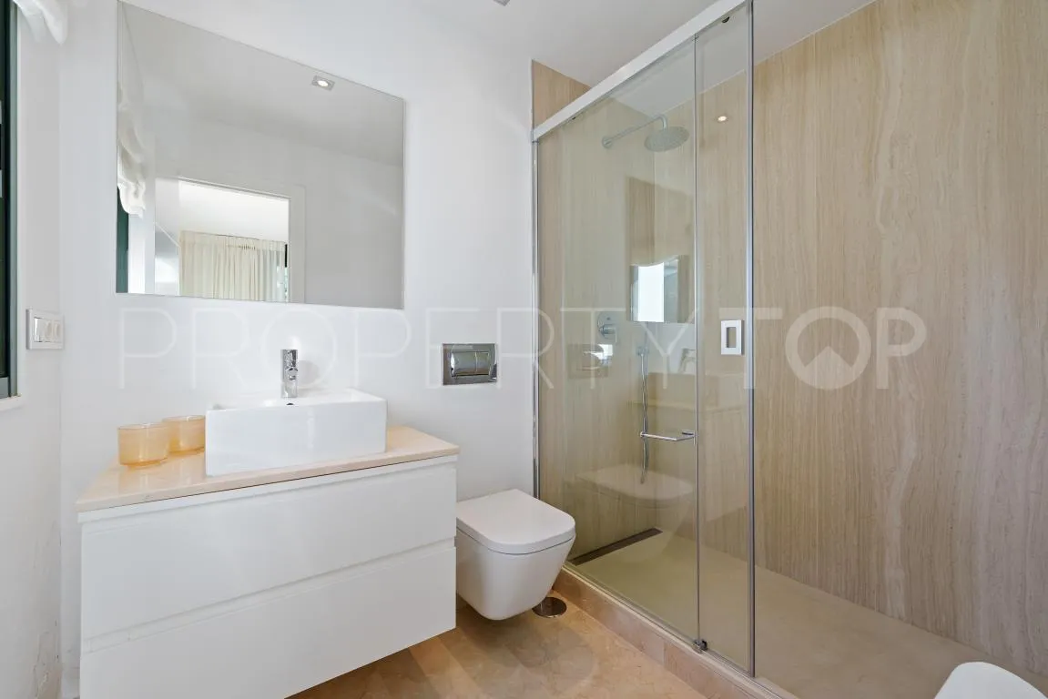 Villa with 4 bedrooms for sale in Nueva Andalucia