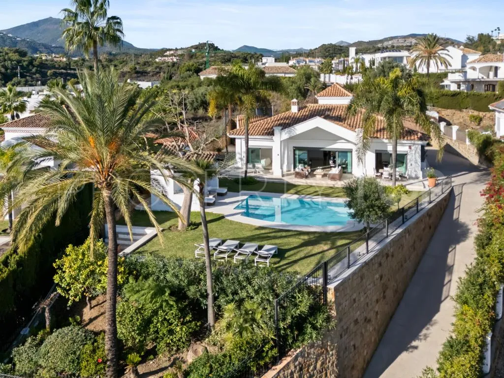Villa with 4 bedrooms for sale in Nueva Andalucia