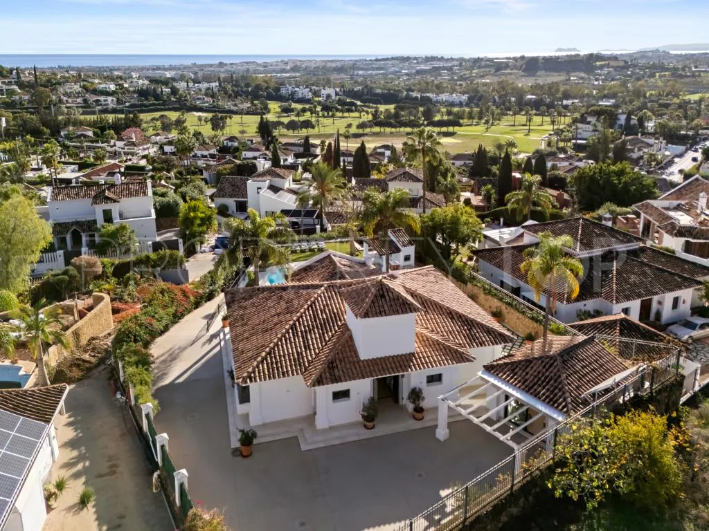 Villa with 4 bedrooms for sale in Nueva Andalucia