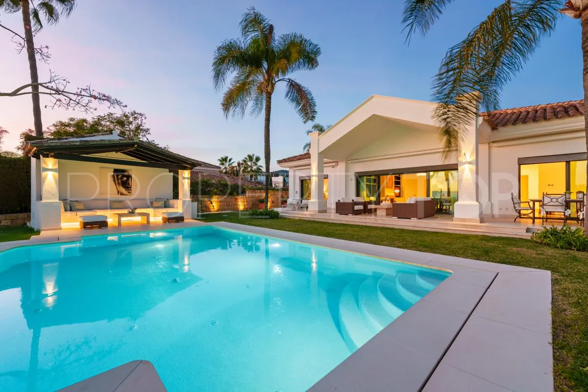 Villa with 4 bedrooms for sale in Nueva Andalucia