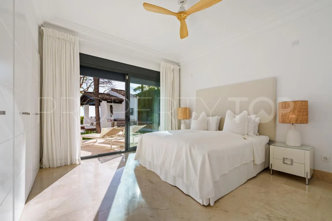 Villa with 4 bedrooms for sale in Nueva Andalucia