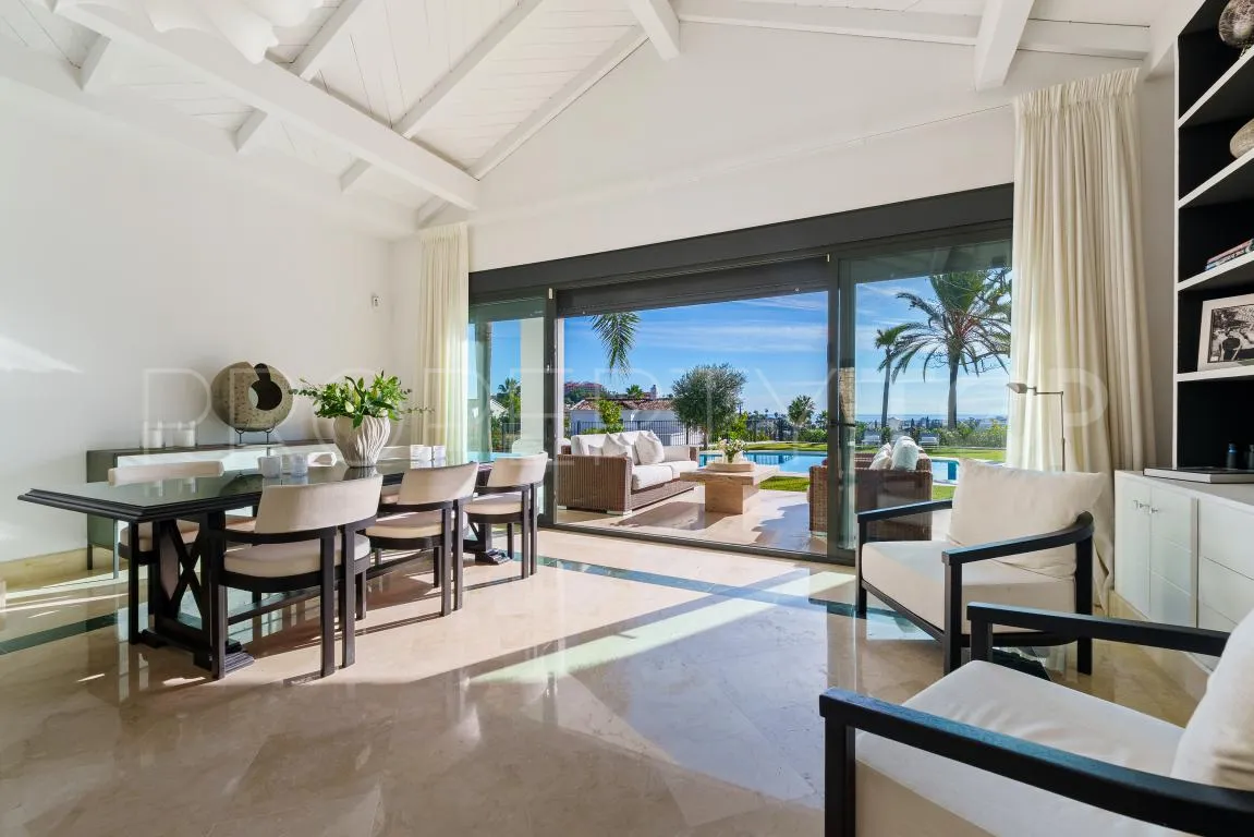 Villa with 4 bedrooms for sale in Nueva Andalucia