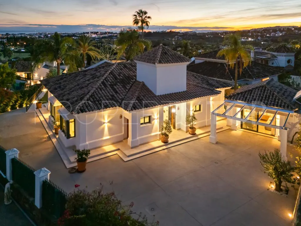 Villa with 4 bedrooms for sale in Nueva Andalucia