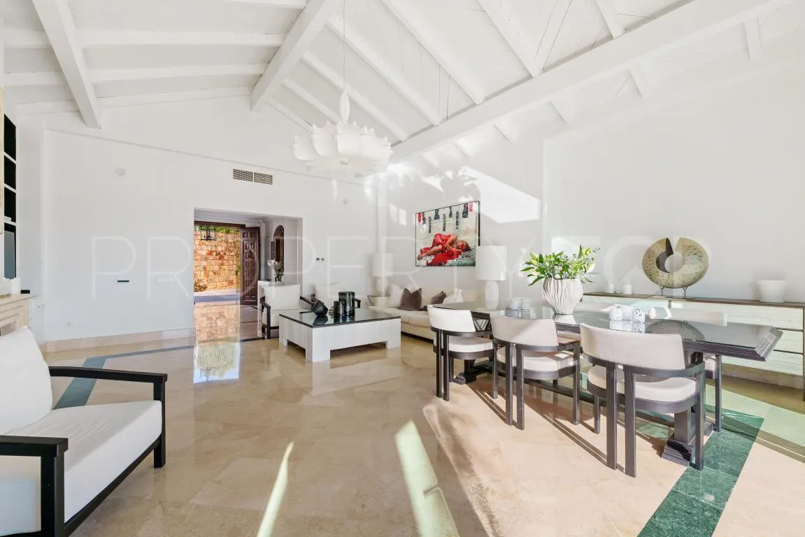 Villa with 4 bedrooms for sale in Nueva Andalucia