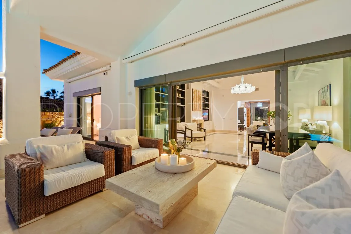 Villa with 4 bedrooms for sale in Nueva Andalucia