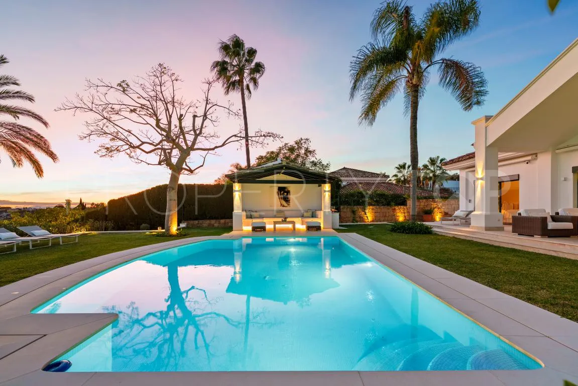 Villa with 4 bedrooms for sale in Nueva Andalucia