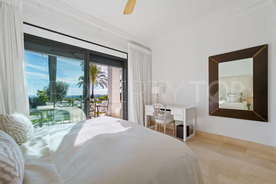 Villa with 4 bedrooms for sale in Nueva Andalucia