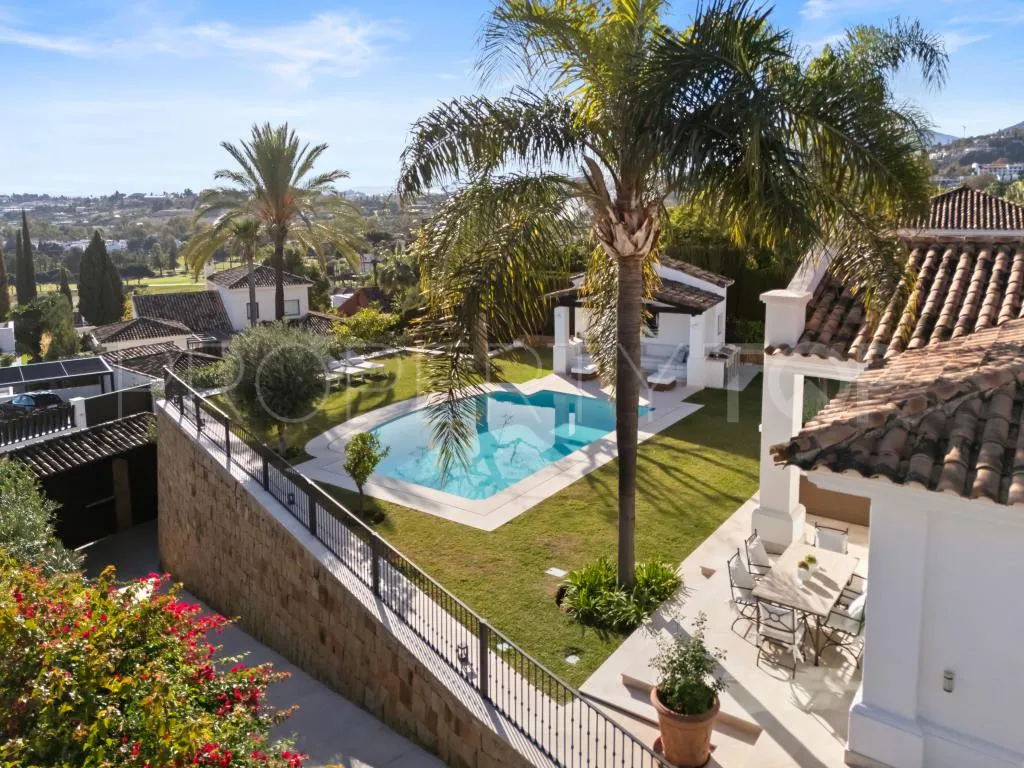 Villa with 4 bedrooms for sale in Nueva Andalucia