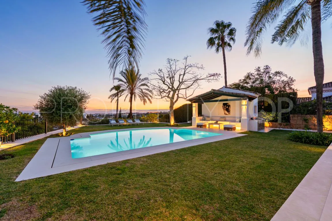 Villa with 4 bedrooms for sale in Nueva Andalucia