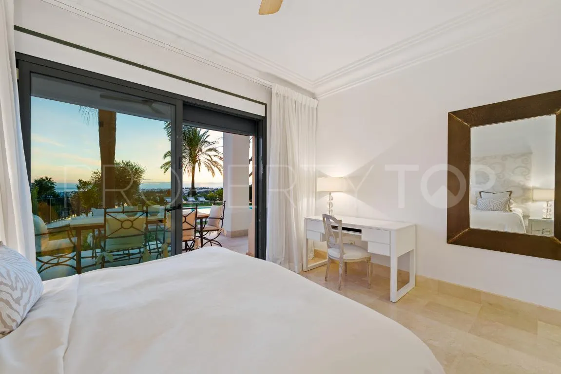 Villa with 4 bedrooms for sale in Nueva Andalucia