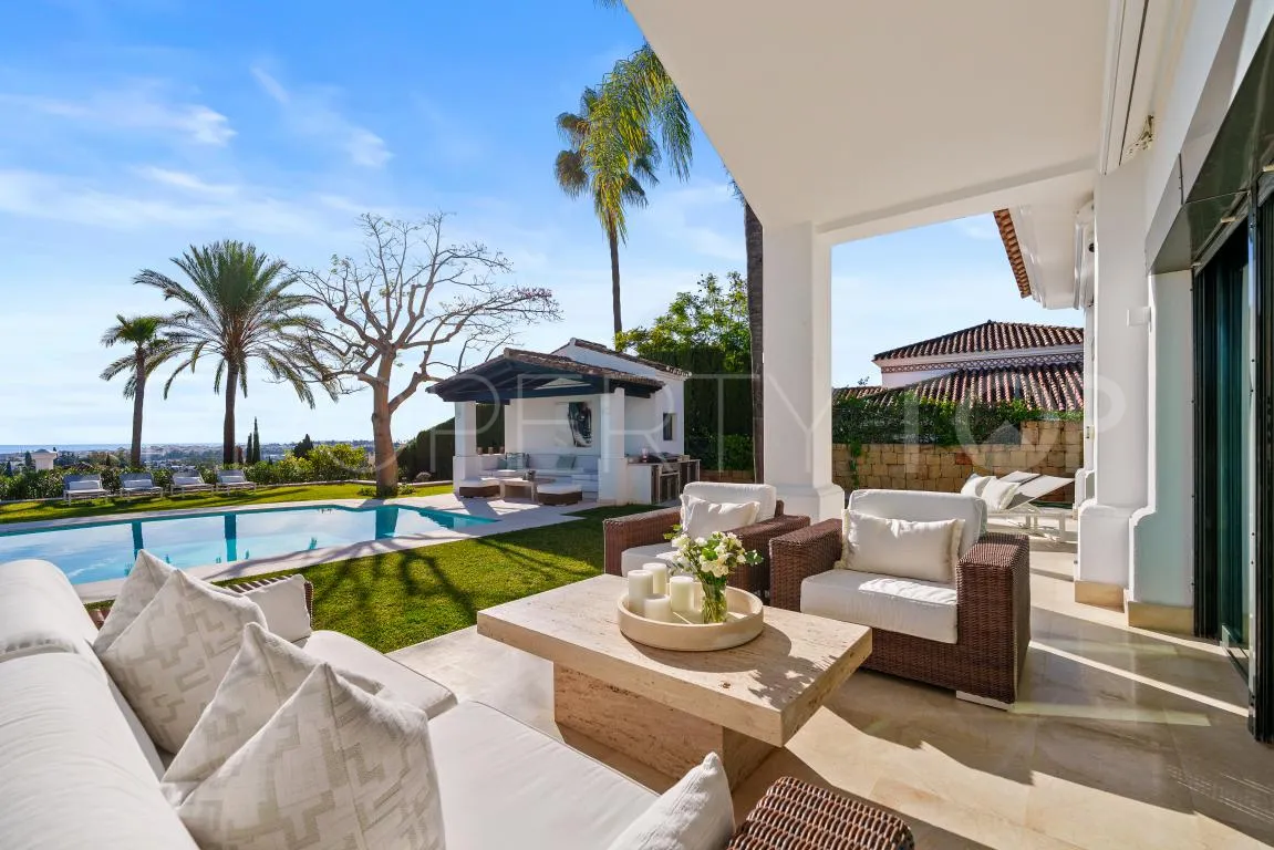 Villa with 4 bedrooms for sale in Nueva Andalucia