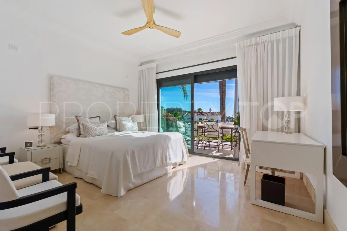 Villa with 4 bedrooms for sale in Nueva Andalucia