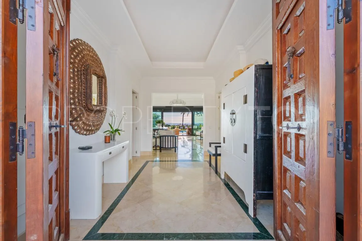 Villa with 4 bedrooms for sale in Nueva Andalucia