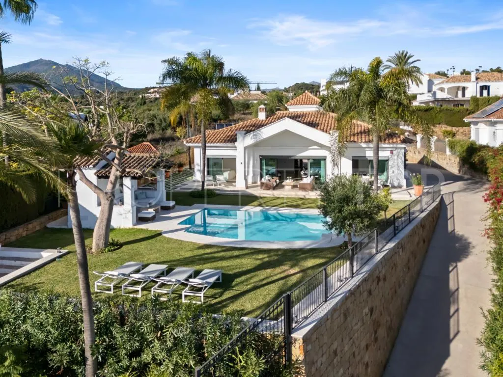 Villa with 4 bedrooms for sale in Nueva Andalucia