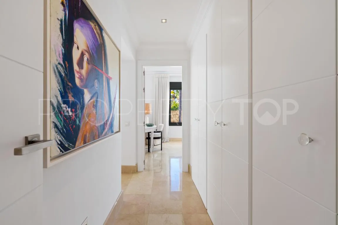 Villa with 4 bedrooms for sale in Nueva Andalucia