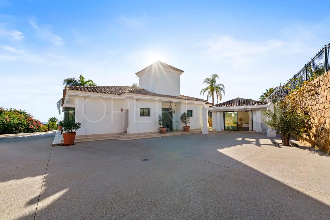 Villa with 4 bedrooms for sale in Nueva Andalucia