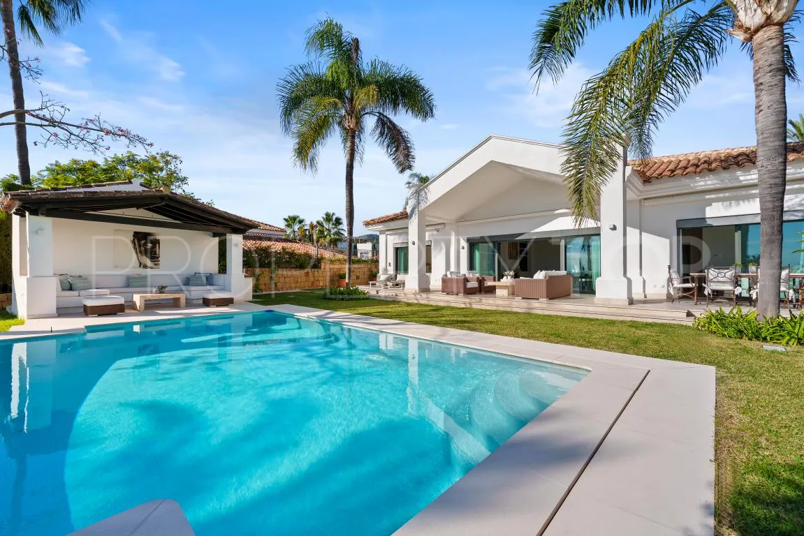Villa with 4 bedrooms for sale in Nueva Andalucia