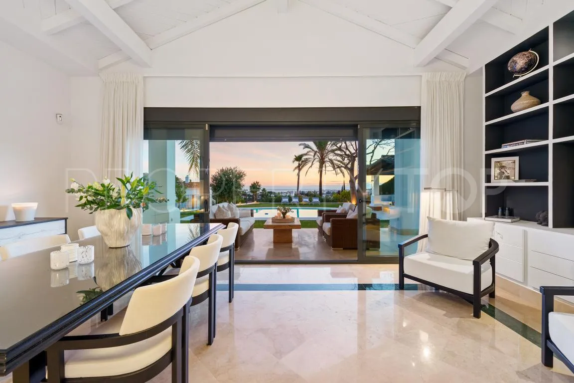 Villa with 4 bedrooms for sale in Nueva Andalucia