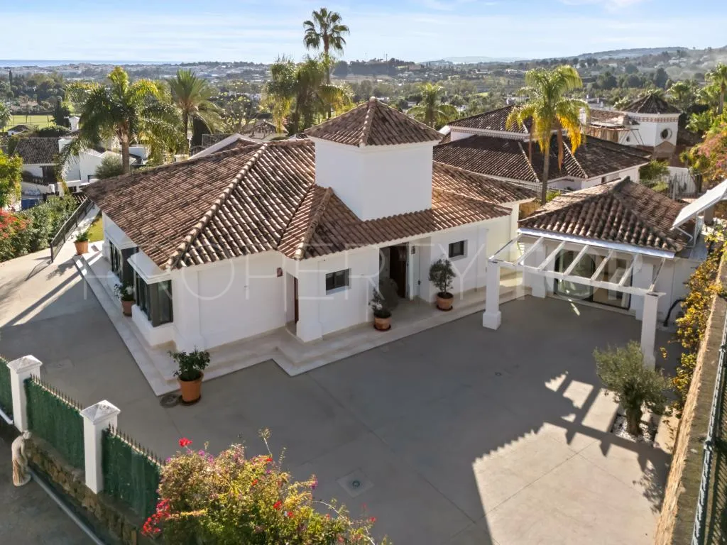 Villa with 4 bedrooms for sale in Nueva Andalucia