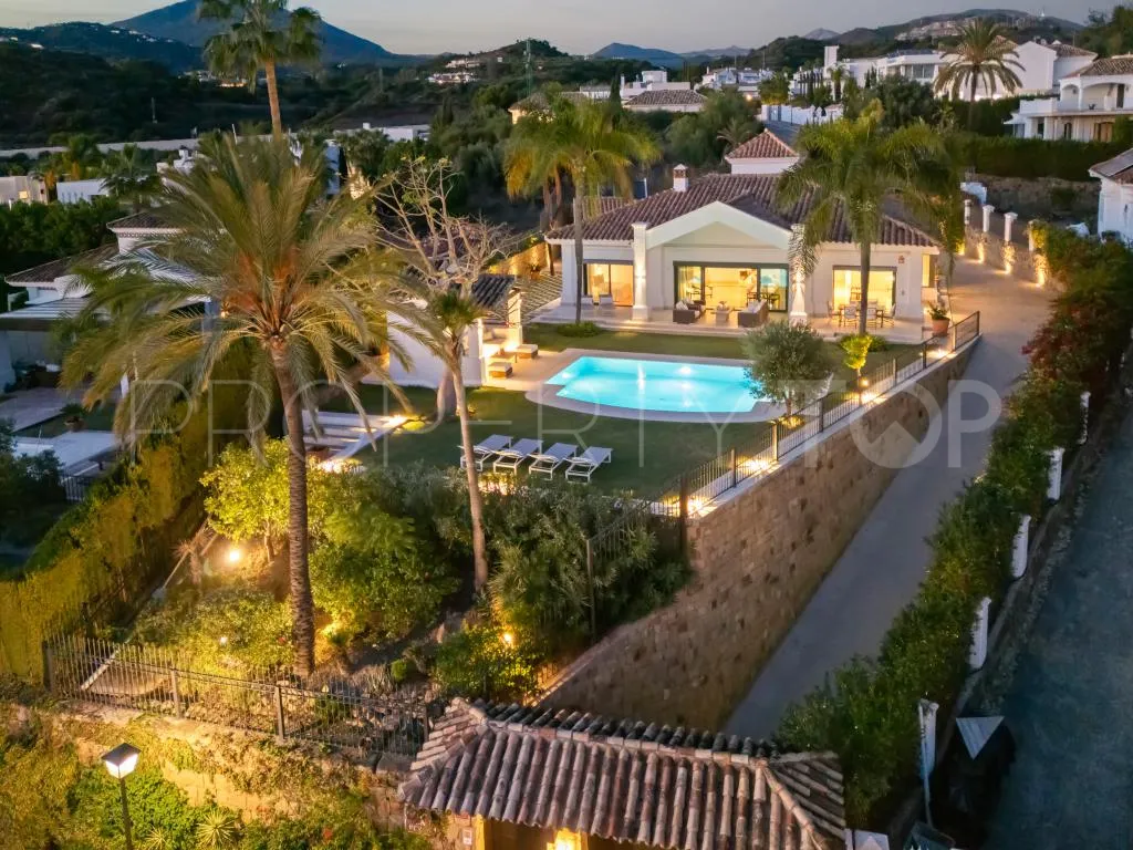 Villa with 4 bedrooms for sale in Nueva Andalucia