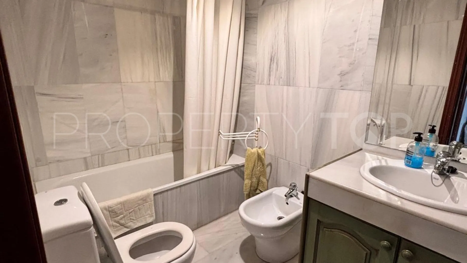 Se vende apartamento de 3 dormitorios en Marbella