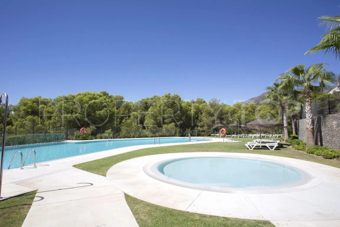Buy 2 bedrooms apartment in El Higueron