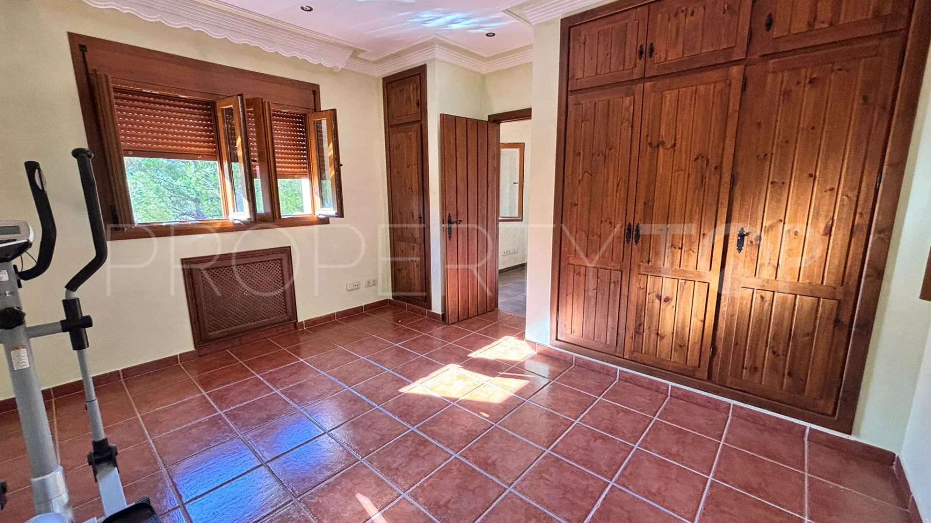 Villa for sale in Estepona