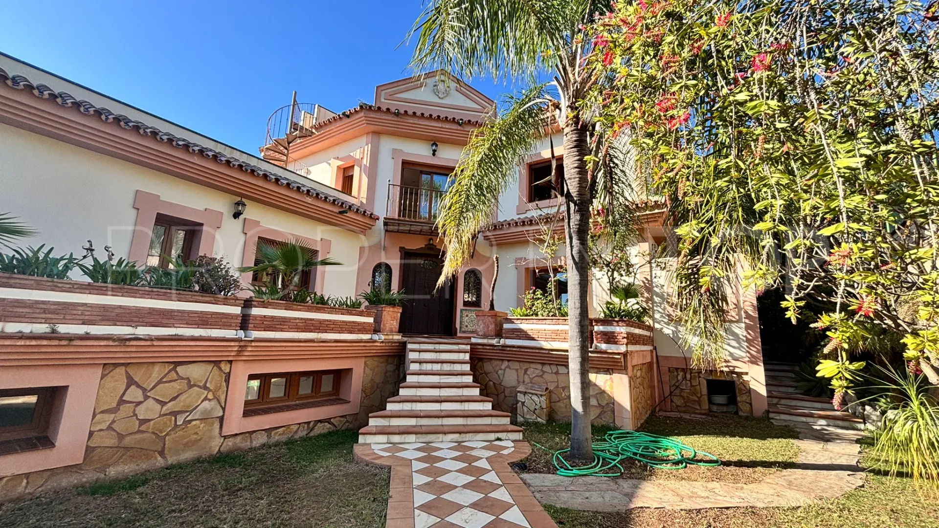 Villa for sale in Estepona