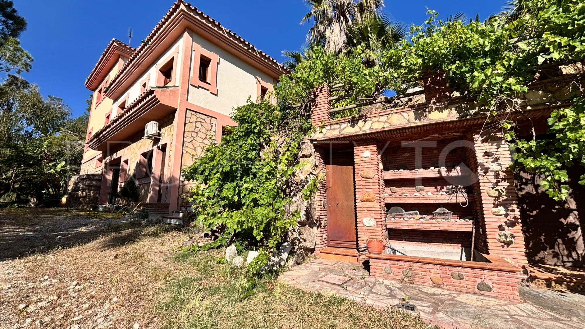 Villa for sale in Estepona