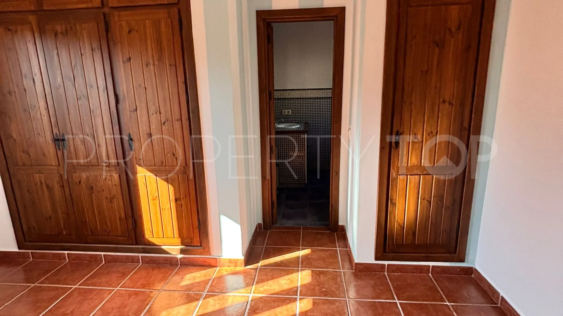 Villa for sale in Estepona