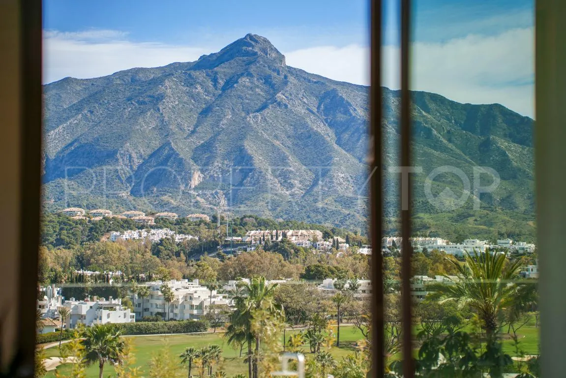 Villa en venta de 5 dormitorios en Nueva Andalucia