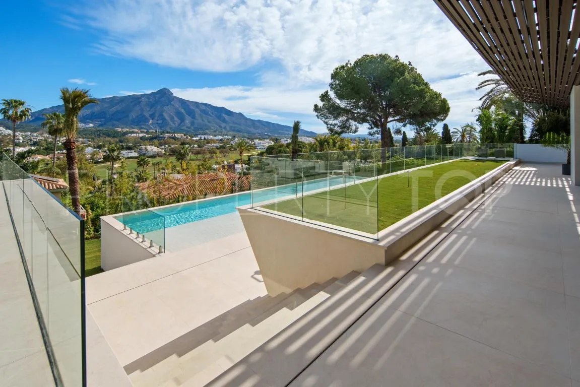 Villa en venta de 5 dormitorios en Nueva Andalucia
