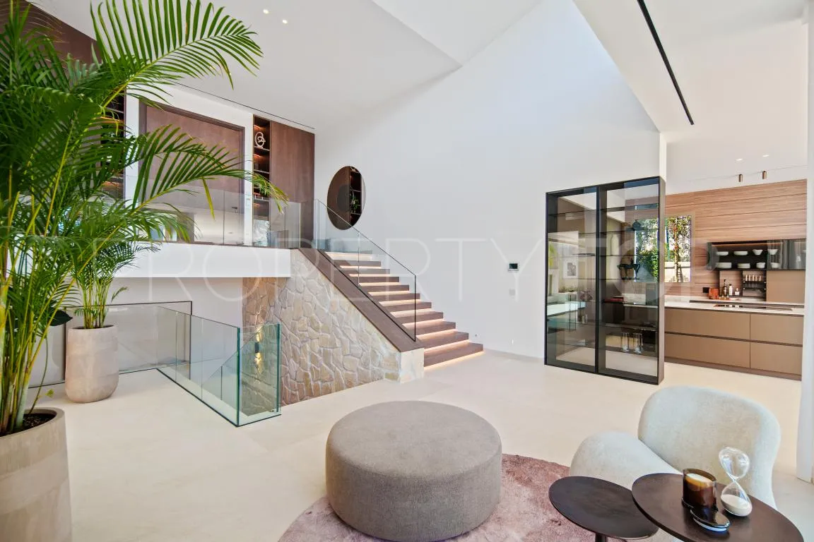Villa en venta de 5 dormitorios en Nueva Andalucia