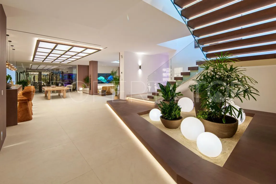 Villa en venta de 5 dormitorios en Nueva Andalucia