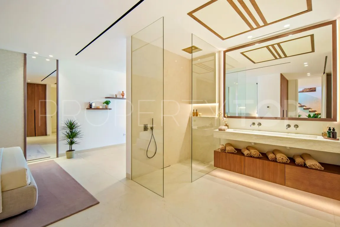 Villa en venta de 5 dormitorios en Nueva Andalucia