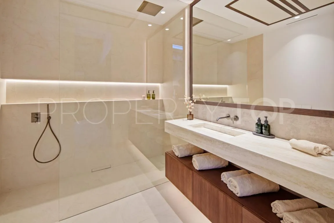 Villa en venta de 5 dormitorios en Nueva Andalucia