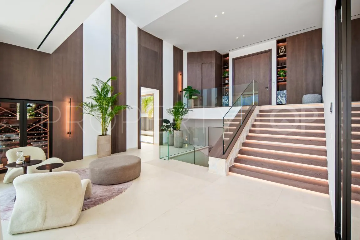 Villa en venta de 5 dormitorios en Nueva Andalucia