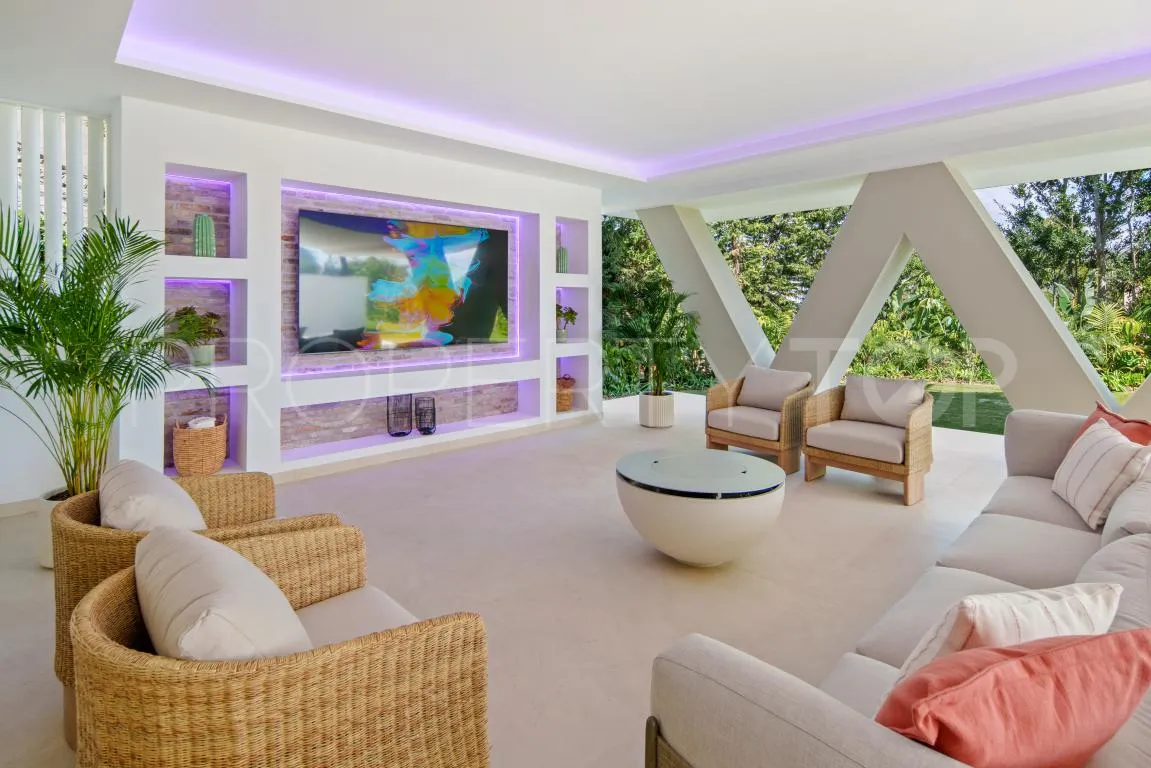 Villa en venta de 5 dormitorios en Nueva Andalucia