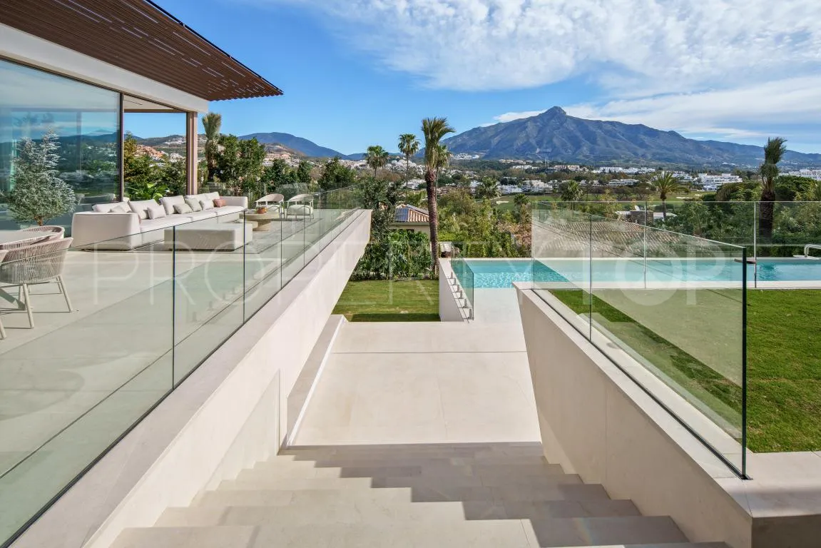 Villa en venta de 5 dormitorios en Nueva Andalucia