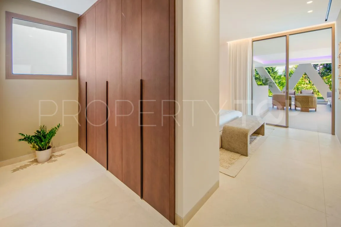 Villa en venta de 5 dormitorios en Nueva Andalucia