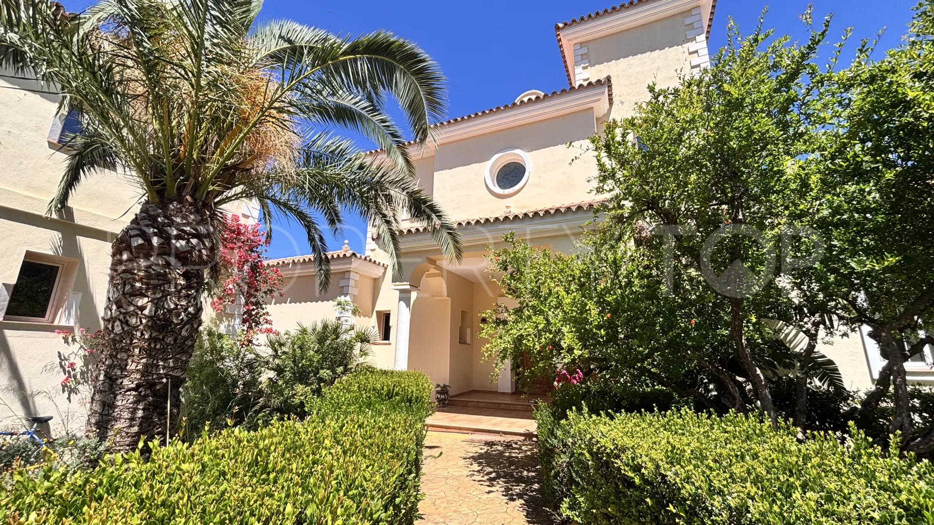 Mansion en venta de 8 dormitorios en Forest Hills