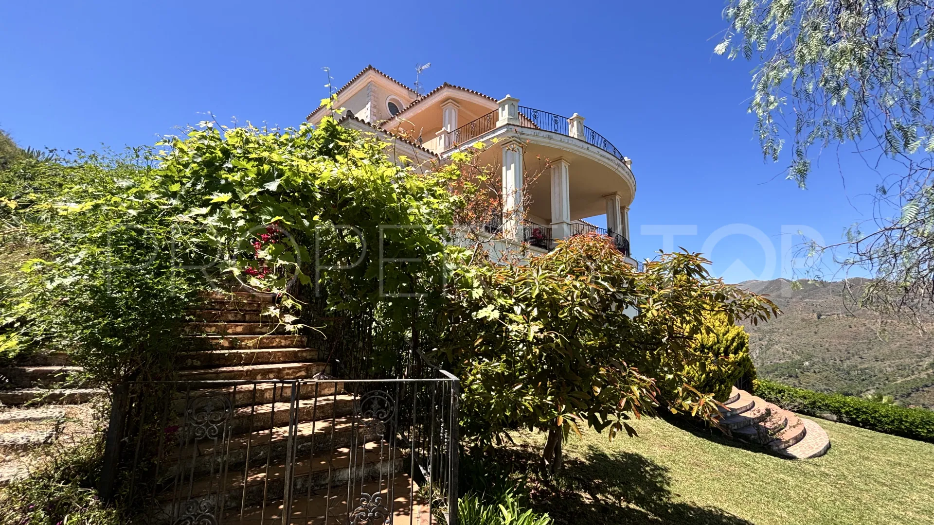 Mansion en venta de 8 dormitorios en Forest Hills