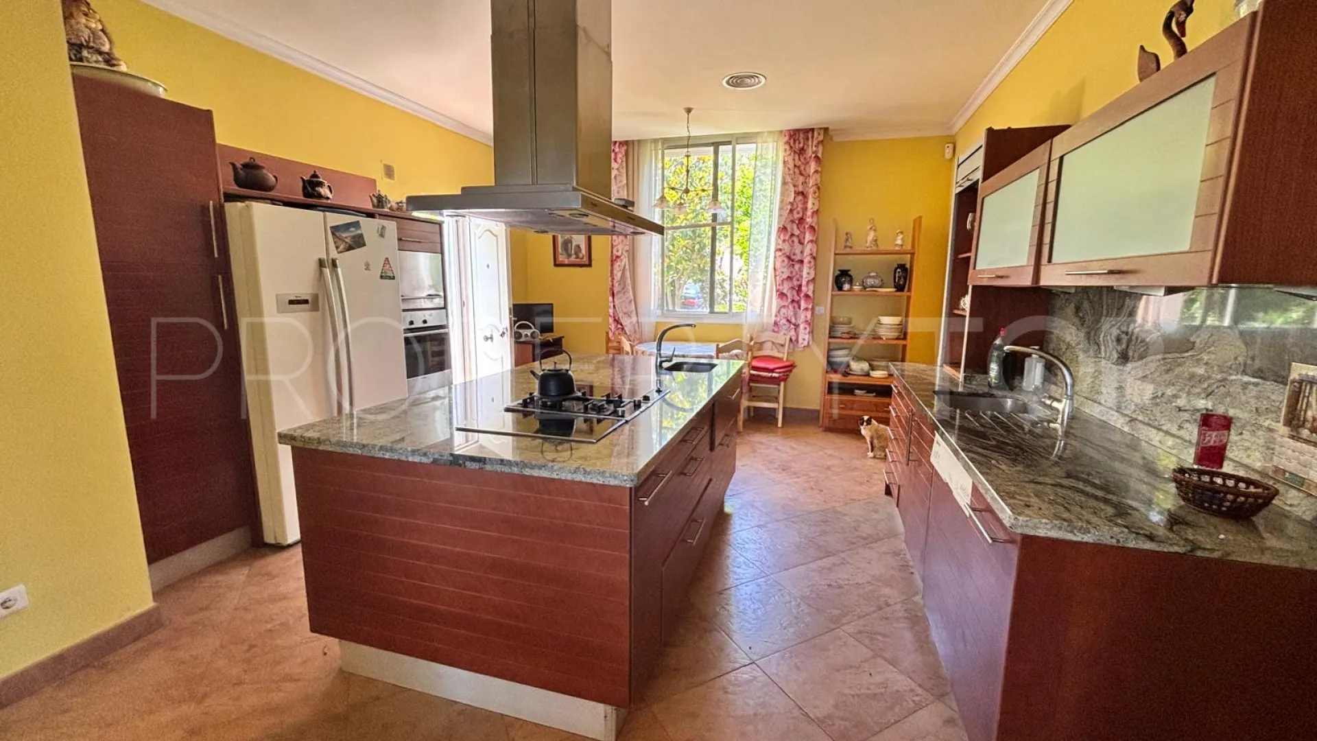 Mansion en venta de 8 dormitorios en Forest Hills