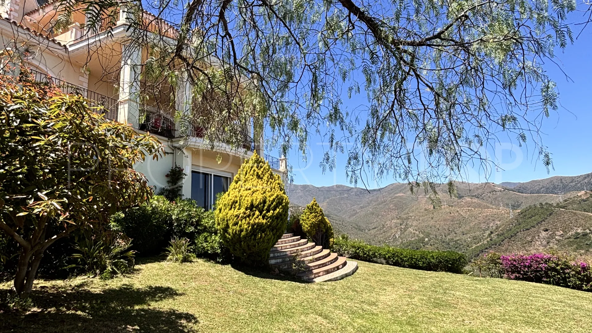 Mansion en venta de 8 dormitorios en Forest Hills