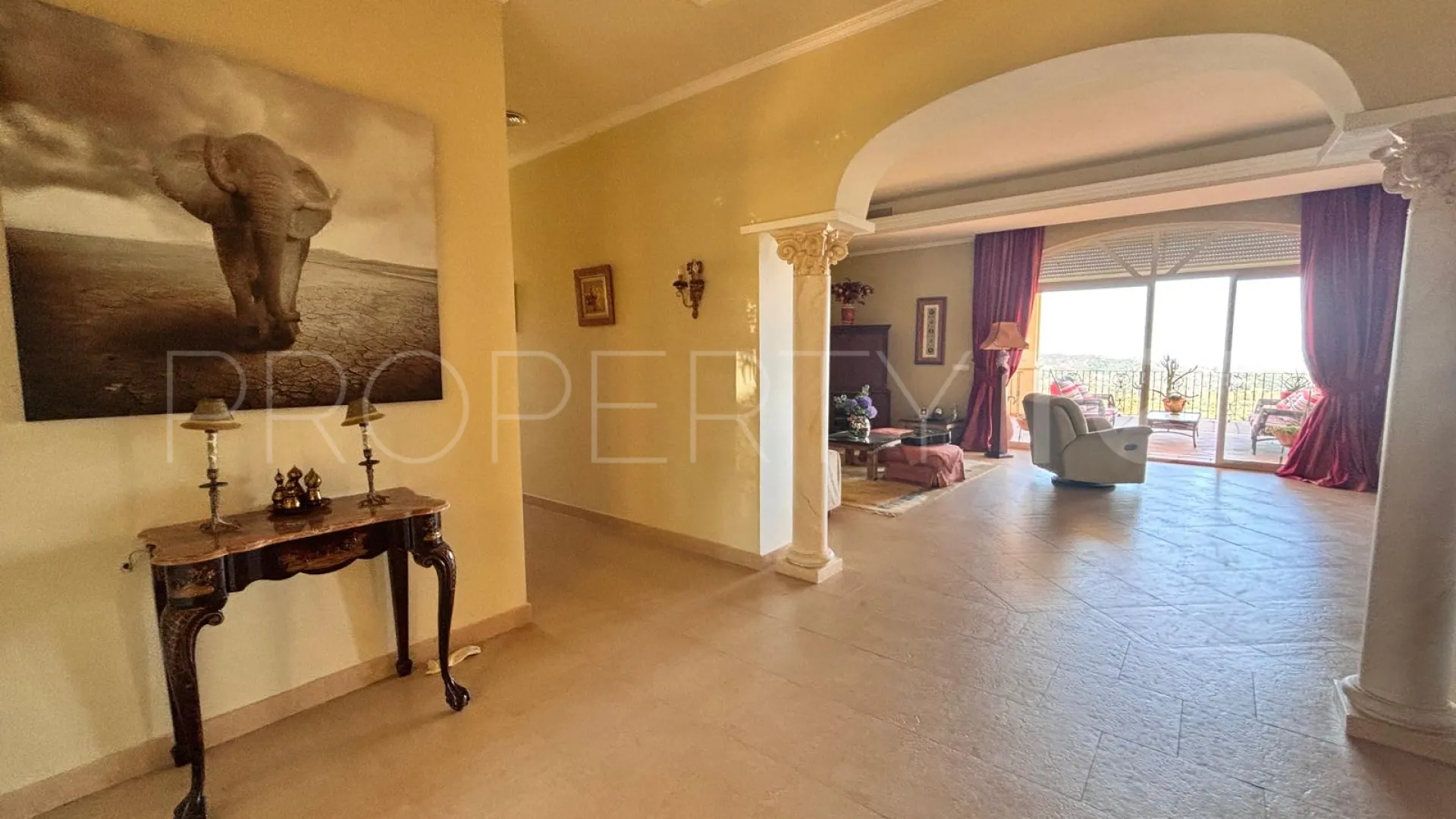 Mansion en venta de 8 dormitorios en Forest Hills