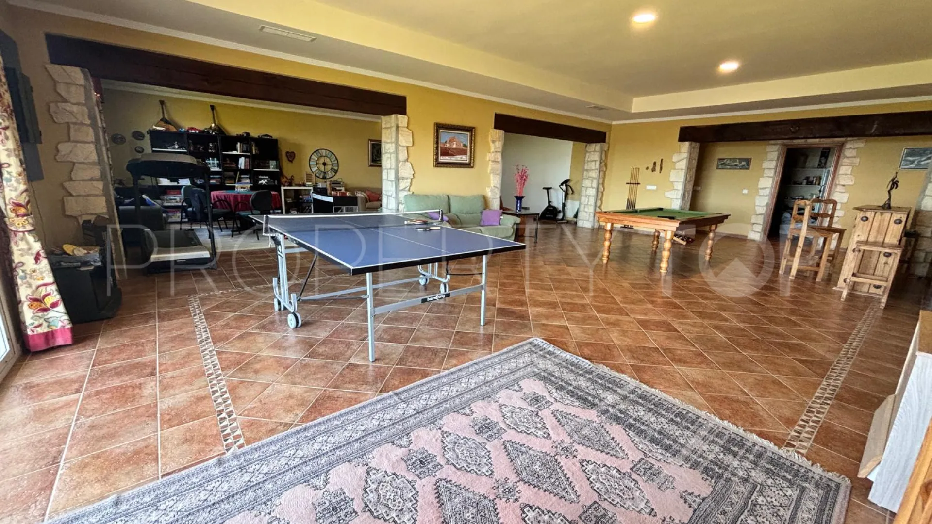 Mansion en venta de 8 dormitorios en Forest Hills