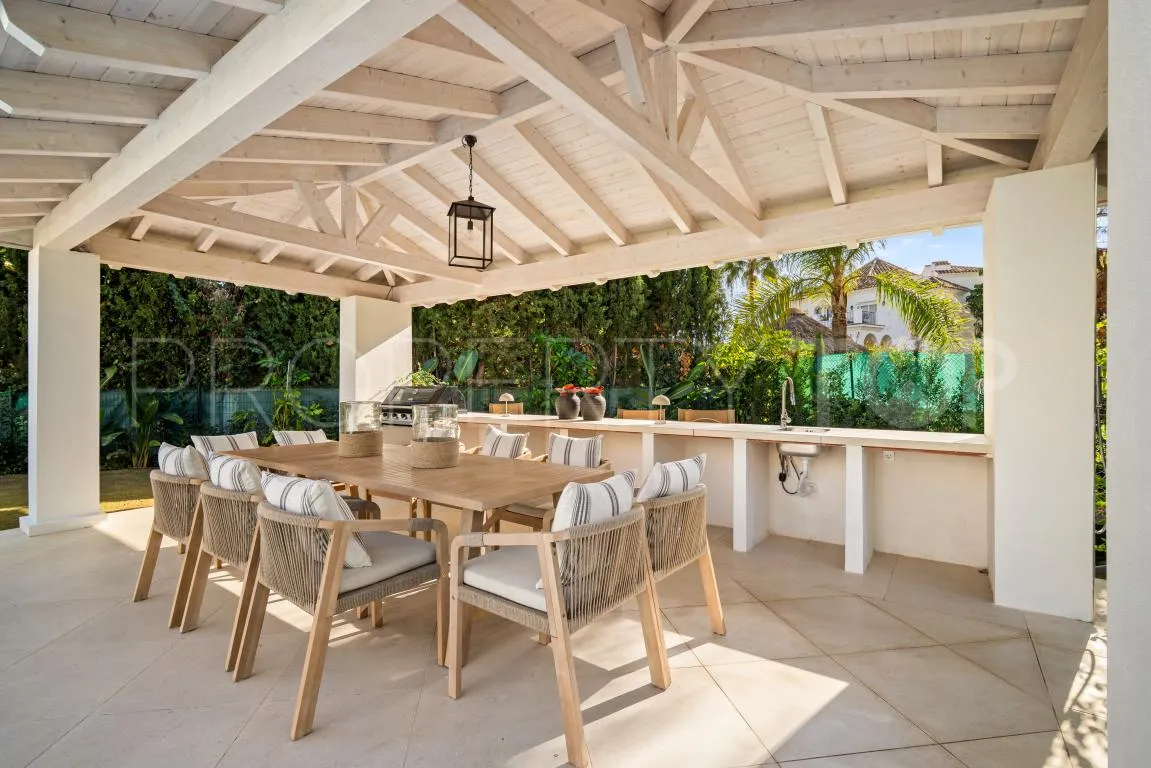 Villa for sale in Los Arqueros with 4 bedrooms